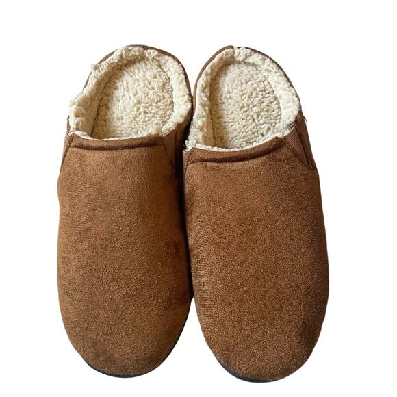 Isotoner Signature Memory Foam Slippers Size 8-9 Medium NWT - Picture 3 of 13